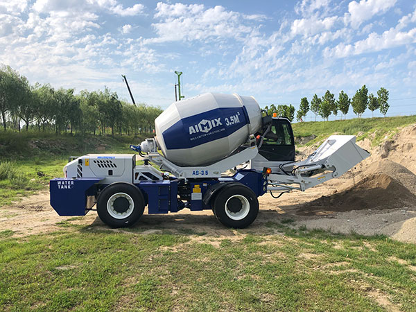 Price On The Self Loading Concrete Mixer